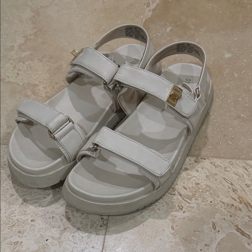 Steve Madden White Flatform Velcro Sandals Size 3